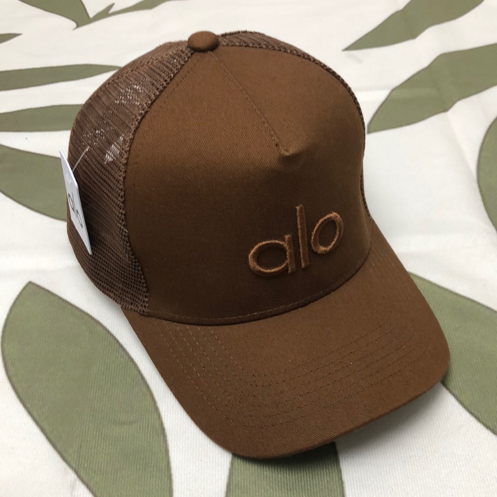 NWT ALO Yoga Brown District Trucker Hat